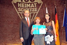 Heimatminister Albert Füracker und Kunstministerin Prof. Dr. med. Marion Kiechle prämieren 100 Heimatschätze